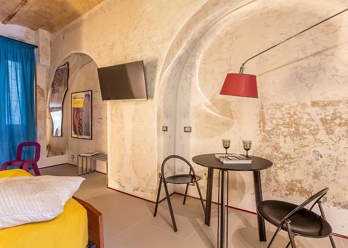 Ruins_Design Loft 150 Mt From Colosseum